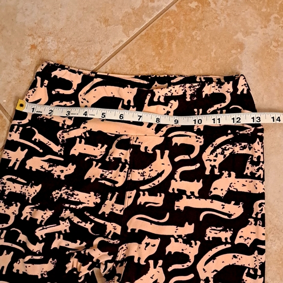 RARE LuLaRoe CAT Pattern Leggings - Picture 5 of 9